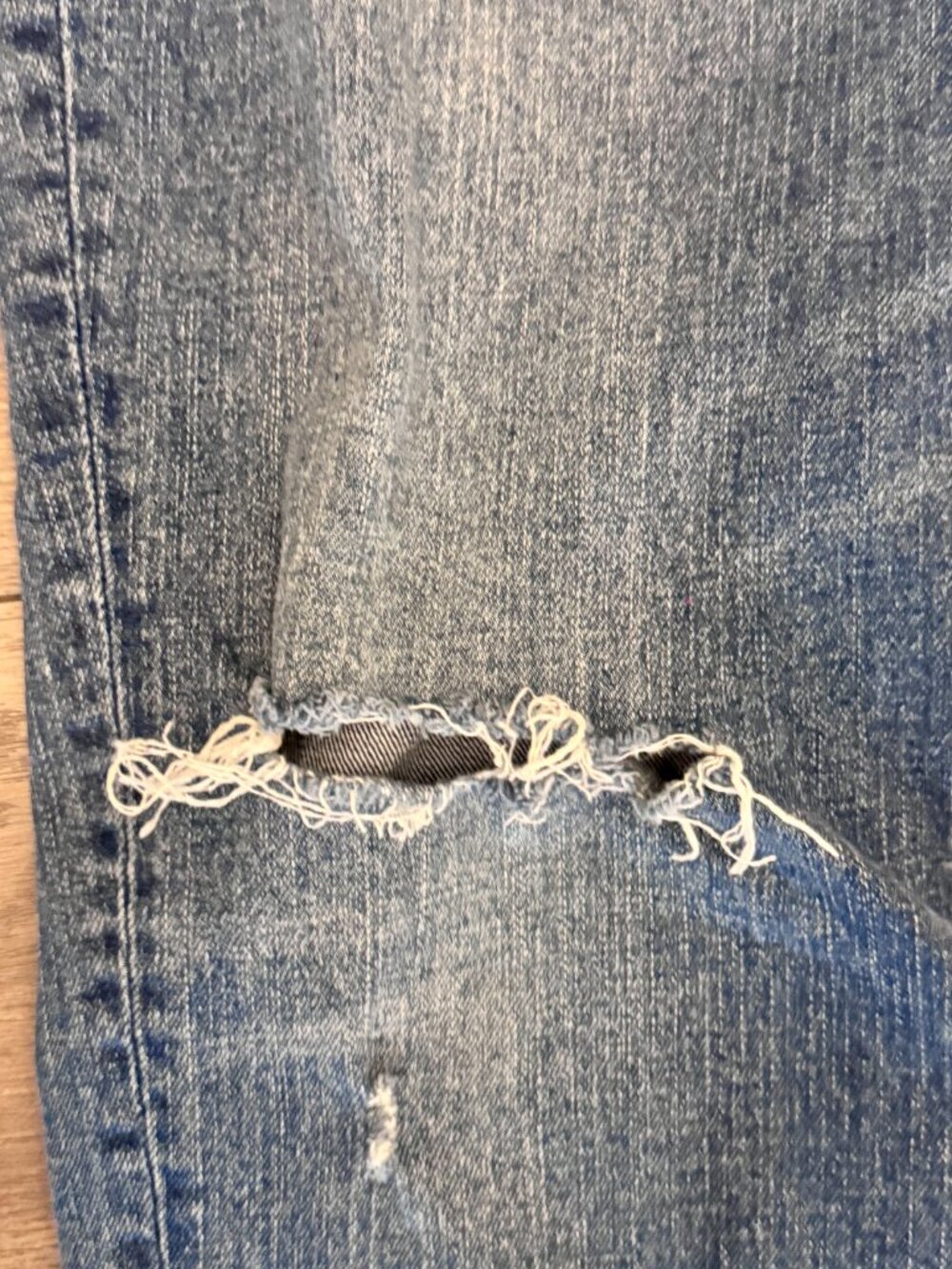 👖 Old Navy Mid-Rise Boyfriend Distressed Jeans Size 12 Raw Hem - Picture 5 of 11